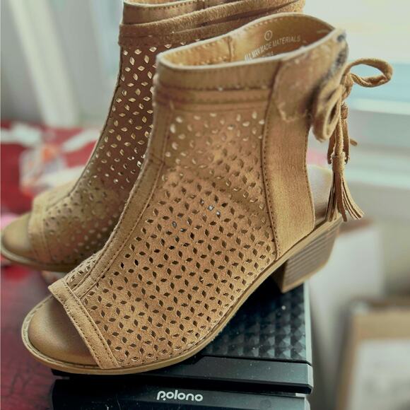 Justice Girls Size 1 Tan Peep-Toe Bootie Sandals – Tassel Back - Picture 1 of 5